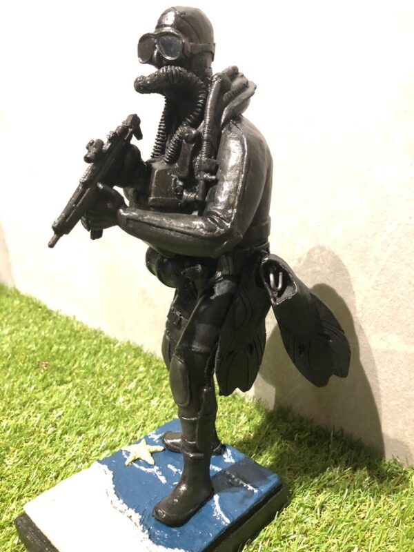 ESTATUETA MERGULHADOR MILITAR - Imagem 7