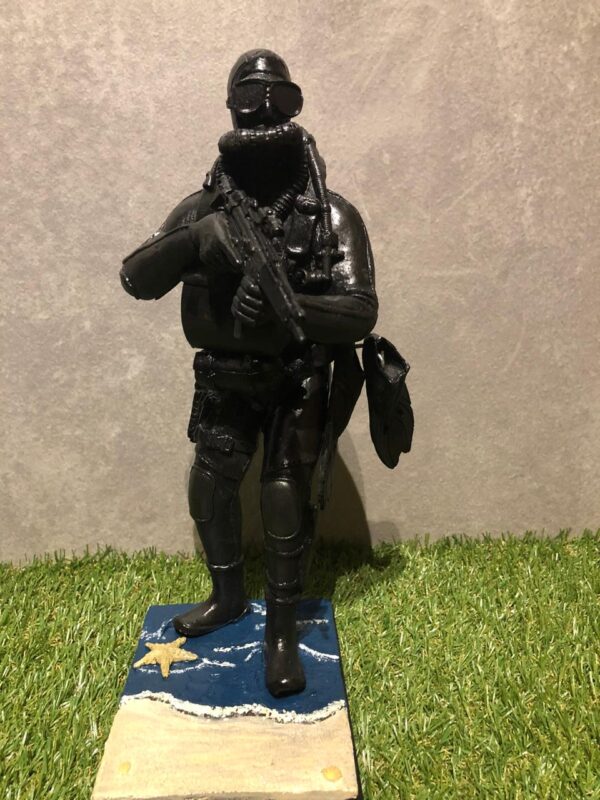 ESTATUETA MERGULHADOR MILITAR