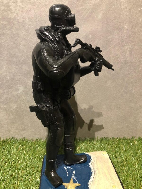 ESTATUETA MERGULHADOR MILITAR - Imagem 4