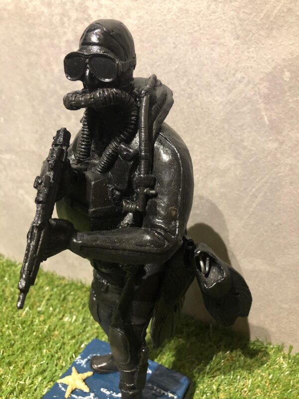 ESTATUETA MERGULHADOR MILITAR - Imagem 6