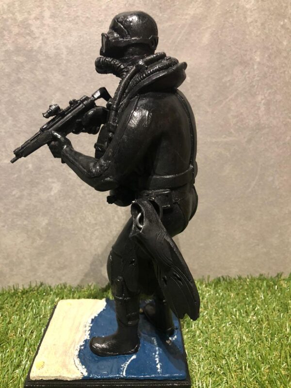 ESTATUETA MERGULHADOR MILITAR - Imagem 5